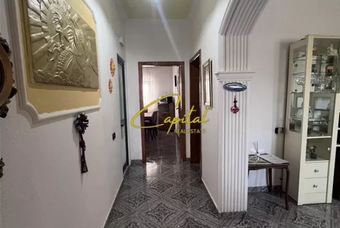 Shtepi me qera Apartament ne Tirane, 2+1, Mobilimi E mobiluar, Pagesa 450  Euro.