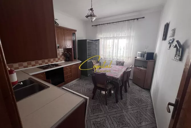 Shtepi me qera Apartament ne Tirane, 2+1, Mobilimi E mobiluar, Pagesa 450  Euro.