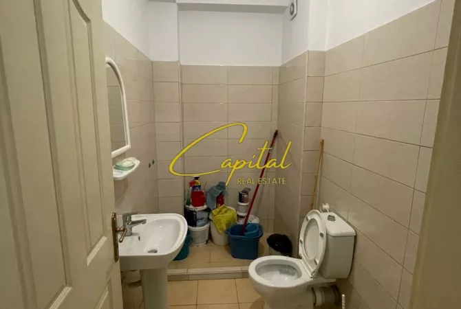 Ambient biznesi me qera 3+1 ne Tirane - 45,000 Leke