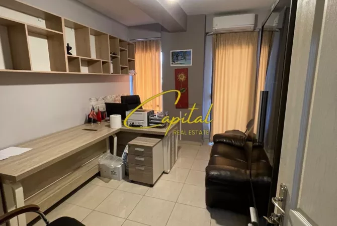 Ambient biznesi me qera 3+1 ne Tirane - 45,000 Leke