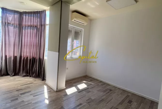 Ambient biznesi me qera 3+1 ne Tirane - 140,000 Leke