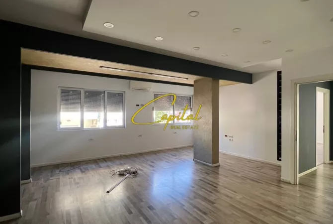 Ambient biznesi me qera 3+1 ne Tirane - 140,000 Leke