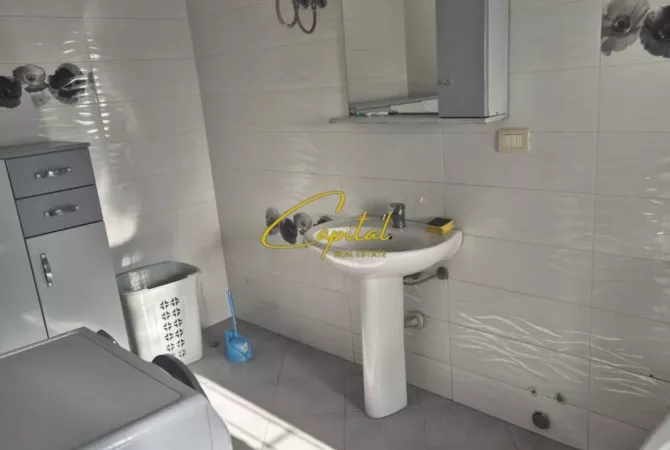 Shtepi me qera Apartament ne Tirane, 1+1, Mobilimi E mobiluar, Pagesa 45,000  Leke.