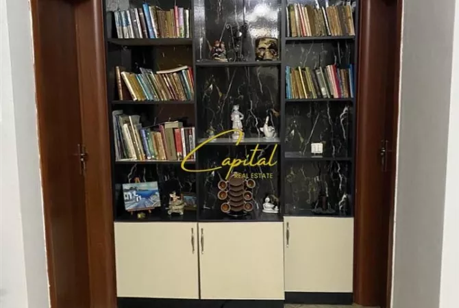 Shtepi ne shitje Apartament ne Tirane, 2+1, Mobilimi E mobiluar, Pagesa 16,500,000  Leke.