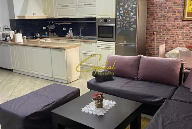 Shtepi ne shitje Apartament ne Tirane, 2+1, Mobilimi E mobiluar, Pagesa 16,500,000  Leke.