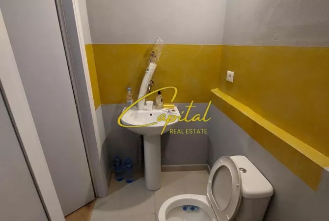 Shtepi ne shitje Shtepi Private ne Tirane, 3+1, Mobilimi E mobiluar, Pagesa 450,000  Euro.