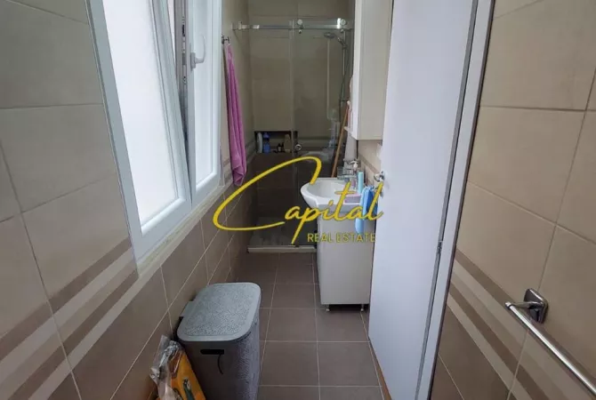 Shtepi ne shitje Shtepi Private ne Tirane, 3+1, Mobilimi E mobiluar, Pagesa 450,000  Euro.