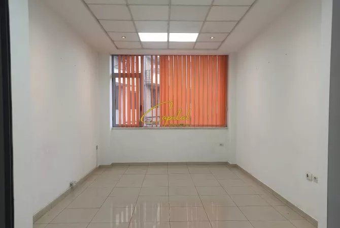 Ambient biznesi me qera 3+1 ne Tirane - 30,000 Leke