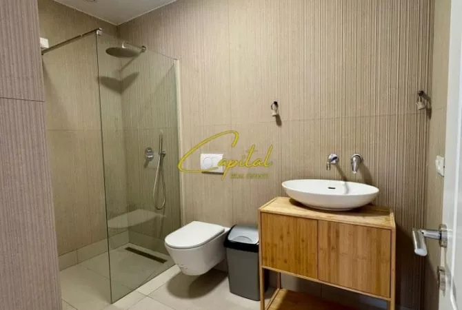 Ambiente Commerciale in Affitto 3+1 a Tirana - 1,850 Euro