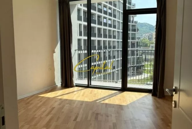 Ambiente Commerciale in Affitto 3+1 a Tirana - 1,850 Euro