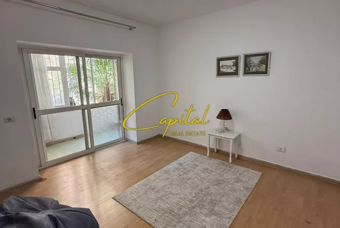 Shtepi ne shitje Apartament ne Tirane, 3+1, Mobilimi E mobiluar, Pagesa 175,000  Euro.
