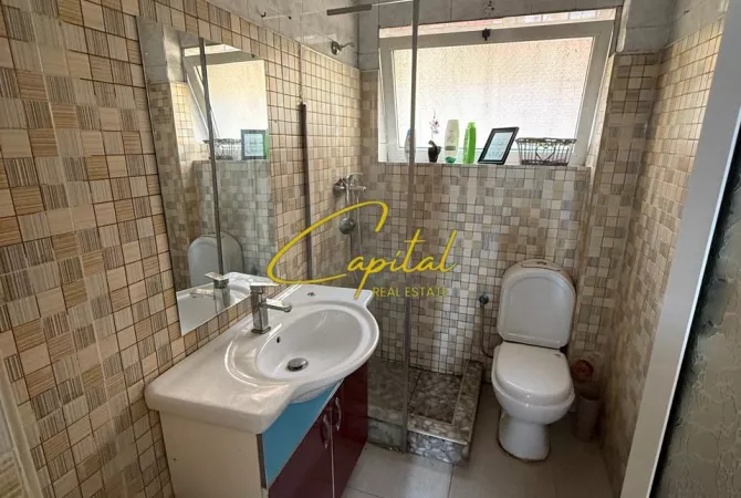 Shtepi ne shitje Apartament ne Tirane, 3+1, Mobilimi E mobiluar, Pagesa 175,000  Euro.