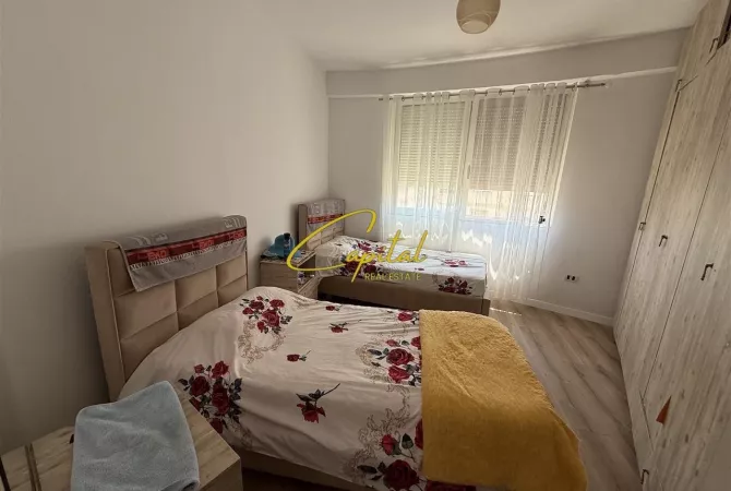 Shtepi ne shitje Apartament ne Tirane, 2+1, Mobilimi E mobiluar, Pagesa 15,000,000  Leke.