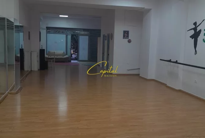 Business Property for Rent 3+1 in Tirana - 60,000 Leke
