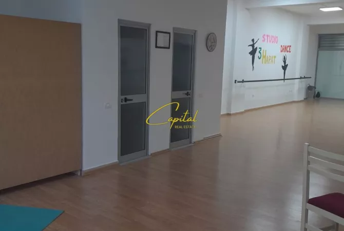 Business Property for Rent 3+1 in Tirana - 60,000 Leke