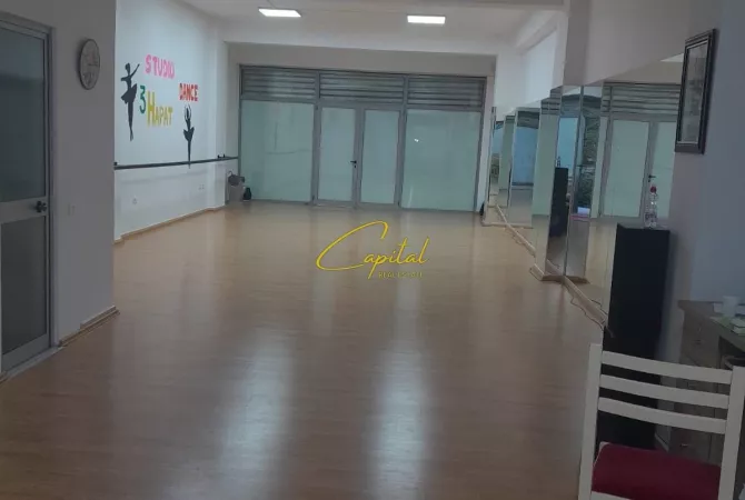 Business Property for Rent 3+1 in Tirana - 60,000 Leke