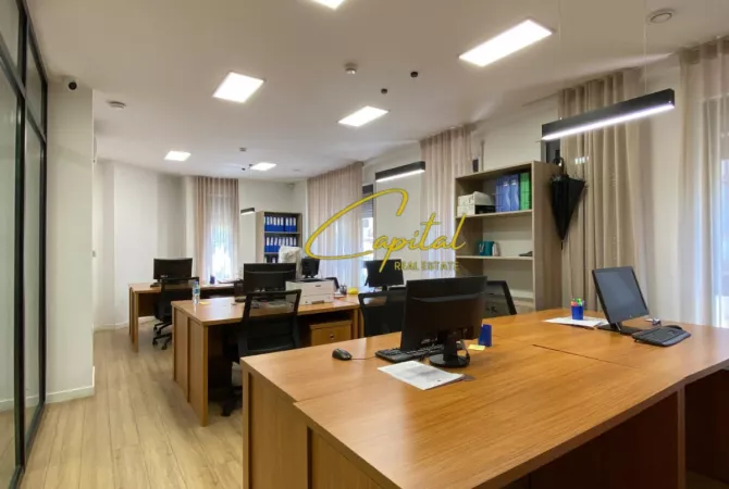 Ambient biznesi me qera 3+1 ne Tirane - 4,600 Euro