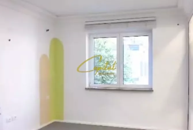 Ambient biznesi me qera 3+1 ne Tirane - 200,000 Leke