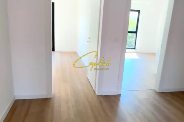 Business Property for Rent 3+1 in Tirana - 350,000 Leke