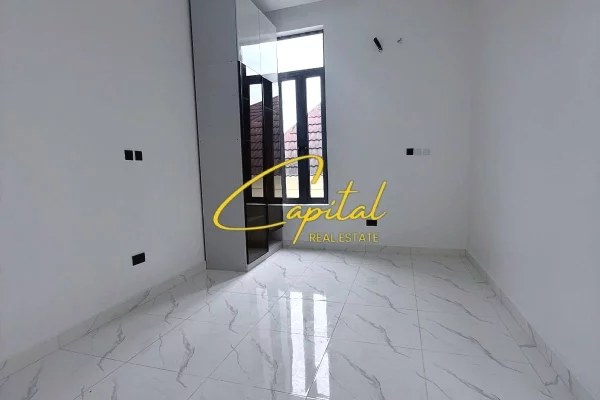 Business Property for Rent 1+1 in Tirana - 40,000 Leke