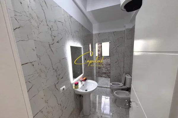 ZYRE ME QERA 75 M2 RRUGA E DIBRES 500 EURO