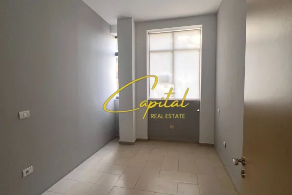 AMBIENT BIZNESI ME QERA 350 M2 RRUGA E ELBASANIT 3.000 EURO