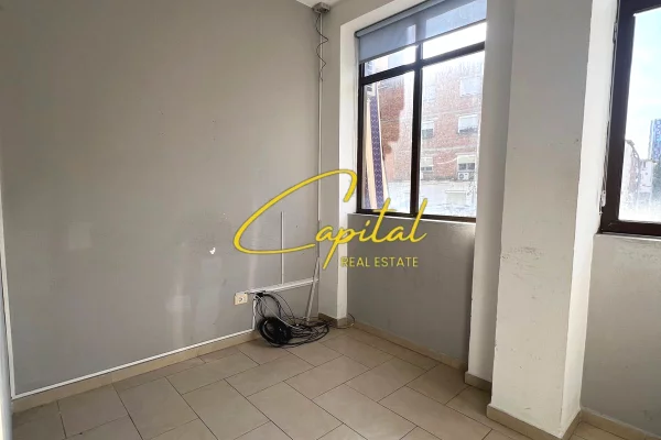 AMBIENT BIZNESI ME QERA 350 M2 RRUGA E ELBASANIT 3.000 EURO