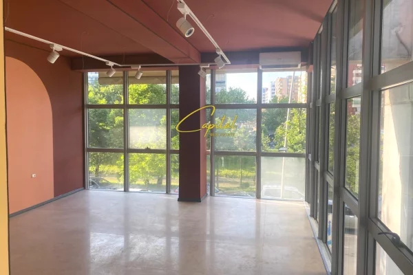 Business Property for Rent 1+1 in Tirana - 85,000 Leke