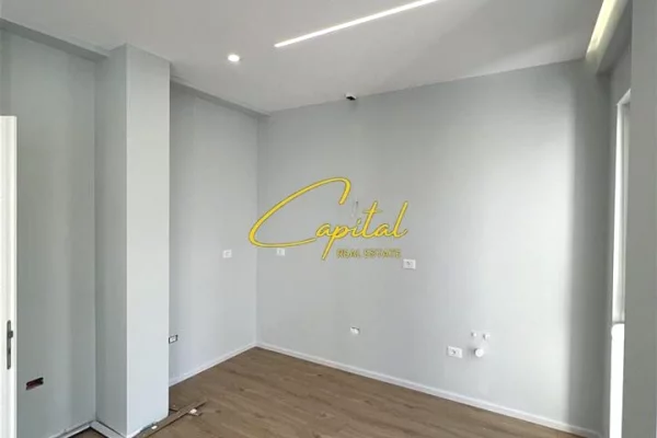 Shtepi me qera 4+1 ne Tirane - 140,000 Leke