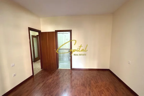 Ambient biznesi me qera 3+1 ne Tirane - 70,000 Leke