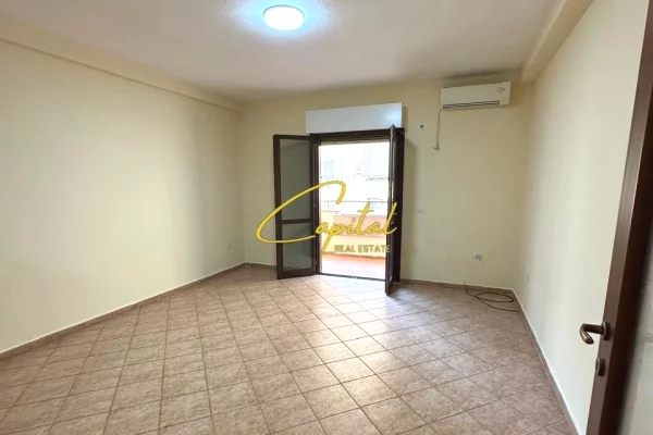 Ambient biznesi me qera 3+1 ne Tirane - 70,000 Leke