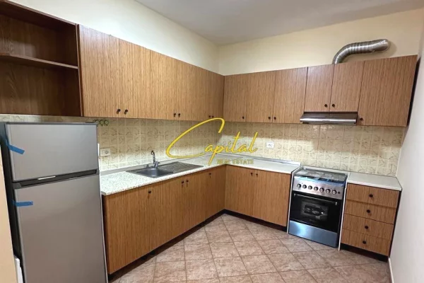 Ambient biznesi me qera 3+1 ne Tirane - 70,000 Leke