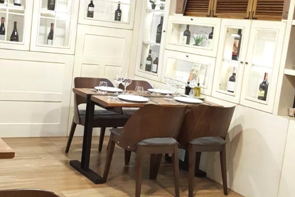 AMBIENT BIZNESI ME QERA 157 M2 RRUGA E DURRESIT 2000 EURO