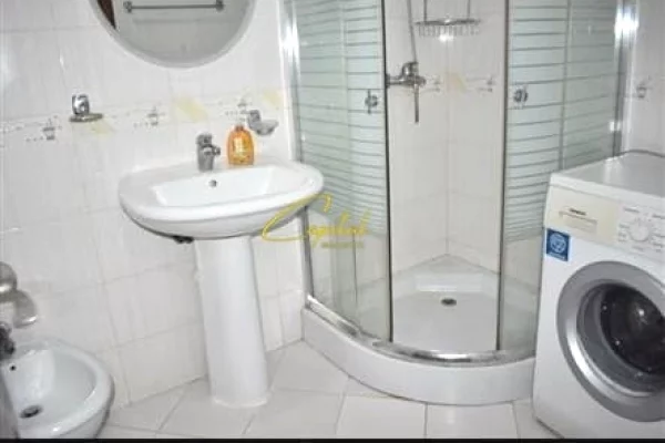 Shtepi me qera 2+1 ne Tirane - 650 Euro