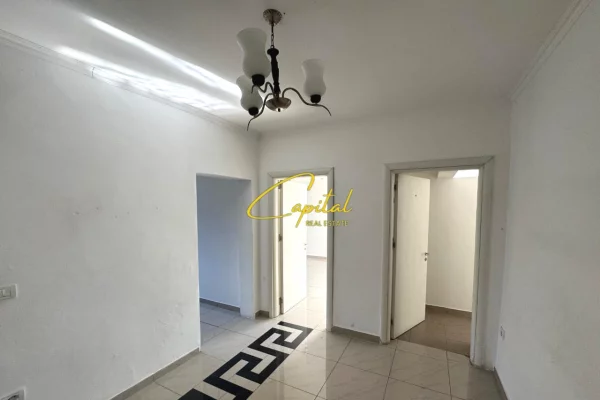 ZYRE ME QERA 100 M2 RRUGA MINE PEZA 800 EURO