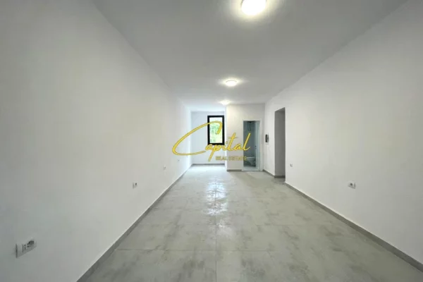 Ambient biznesi me qera 3+1 ne Tirane - 800 Euro