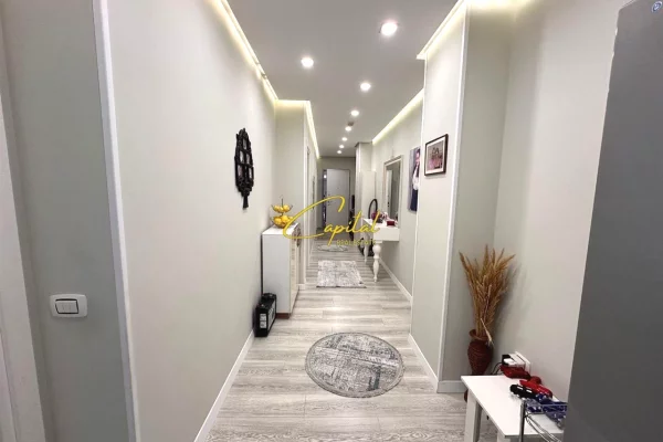 Shtepi ne shitje Apartament ne Tirane, 3+1, Mobilimi E mobiluar, Pagesa 220,000  Euro.