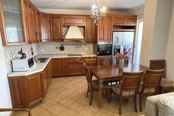 Shtepi me qera 2+1 ne Tirane - 1,000 Euro