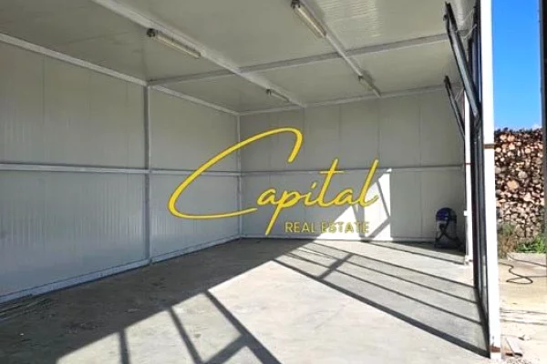 Ambiente Commerciale in Affitto 4+1 a Tirana - 100,000 Leke