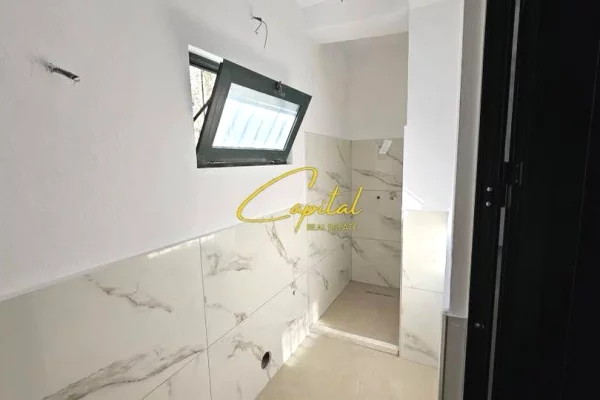 Ambient biznesi me qera 4+1 ne Tirane - 35,000 Leke