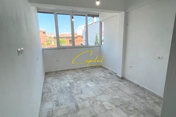 Ambient biznesi me qera 3+1 ne Tirane - 80,000 Leke