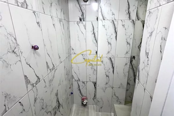 ZYRE ME QERA 90 M2 PAZARI I RI 80.000 LEKE