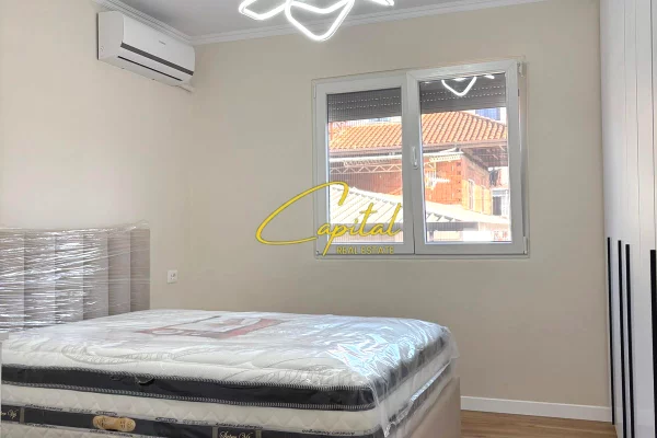 Shtepi ne shitje Apartament ne Tirane, 1+1, Mobilimi E mobiluar, Pagesa 122,000  Euro.