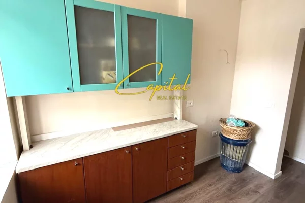 Ambient biznesi me qera 1+1 ne Tirane - 120,000 Leke