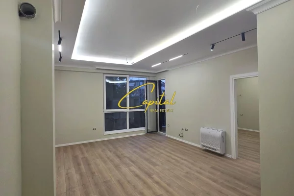 ZYRE ME QIRA 67 M2 KOMUNA E PARISIT 700 EURO