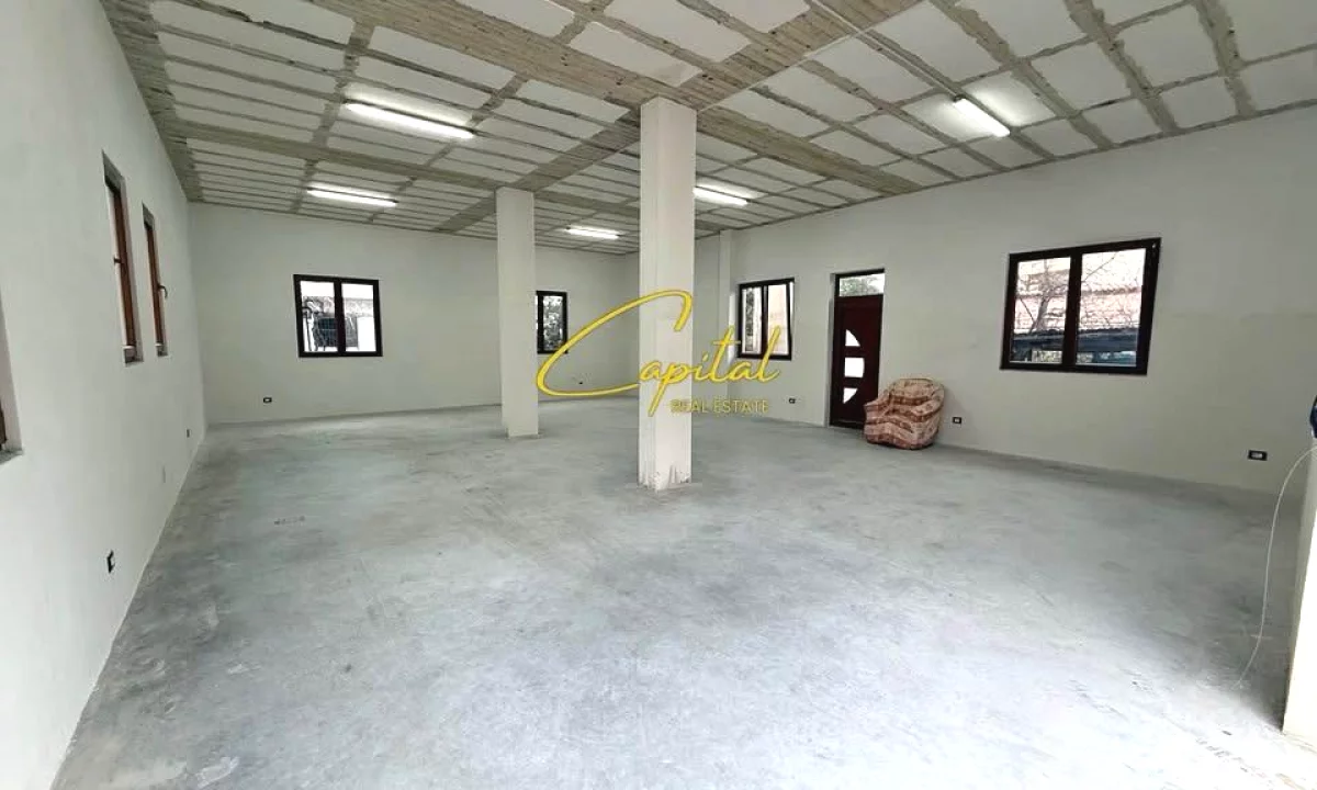 MAGAZINE ME QIRA 120 M2 LAPRAKE 75.000 LEKE