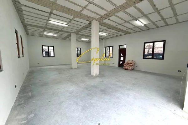 Ambient biznesi me qera 4+1 ne Tirane - 75,000 Leke