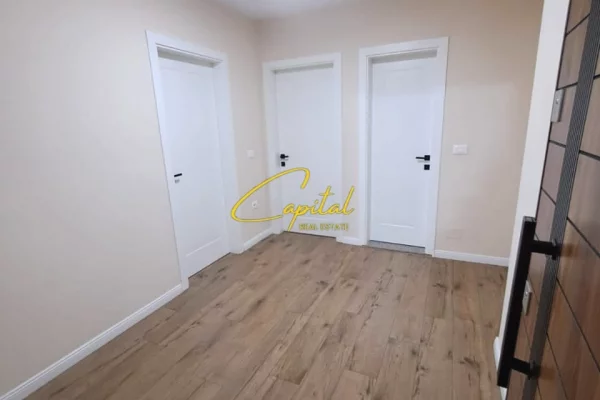 ZYRE ME QIRA 80 M2 QENDER 900 EURO