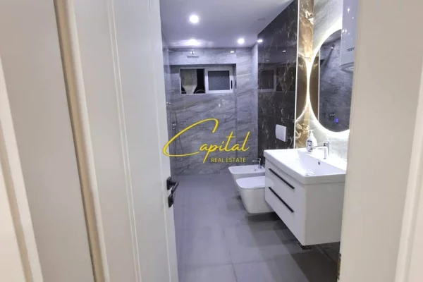 ZYRE ME QIRA 80 M2 QENDER 900 EURO