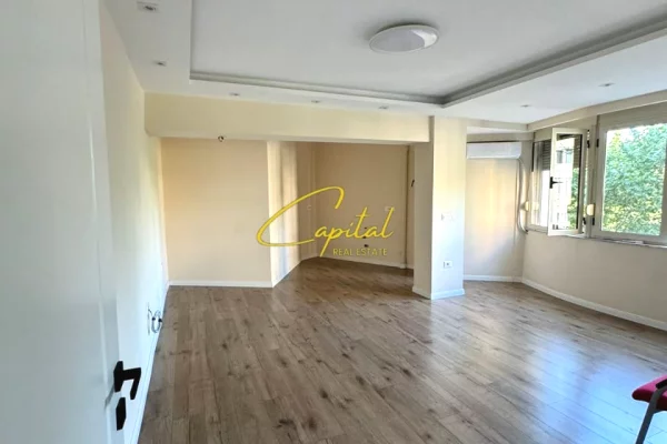 ZYRE ME QIRA 80 M2 QENDER 900 EURO